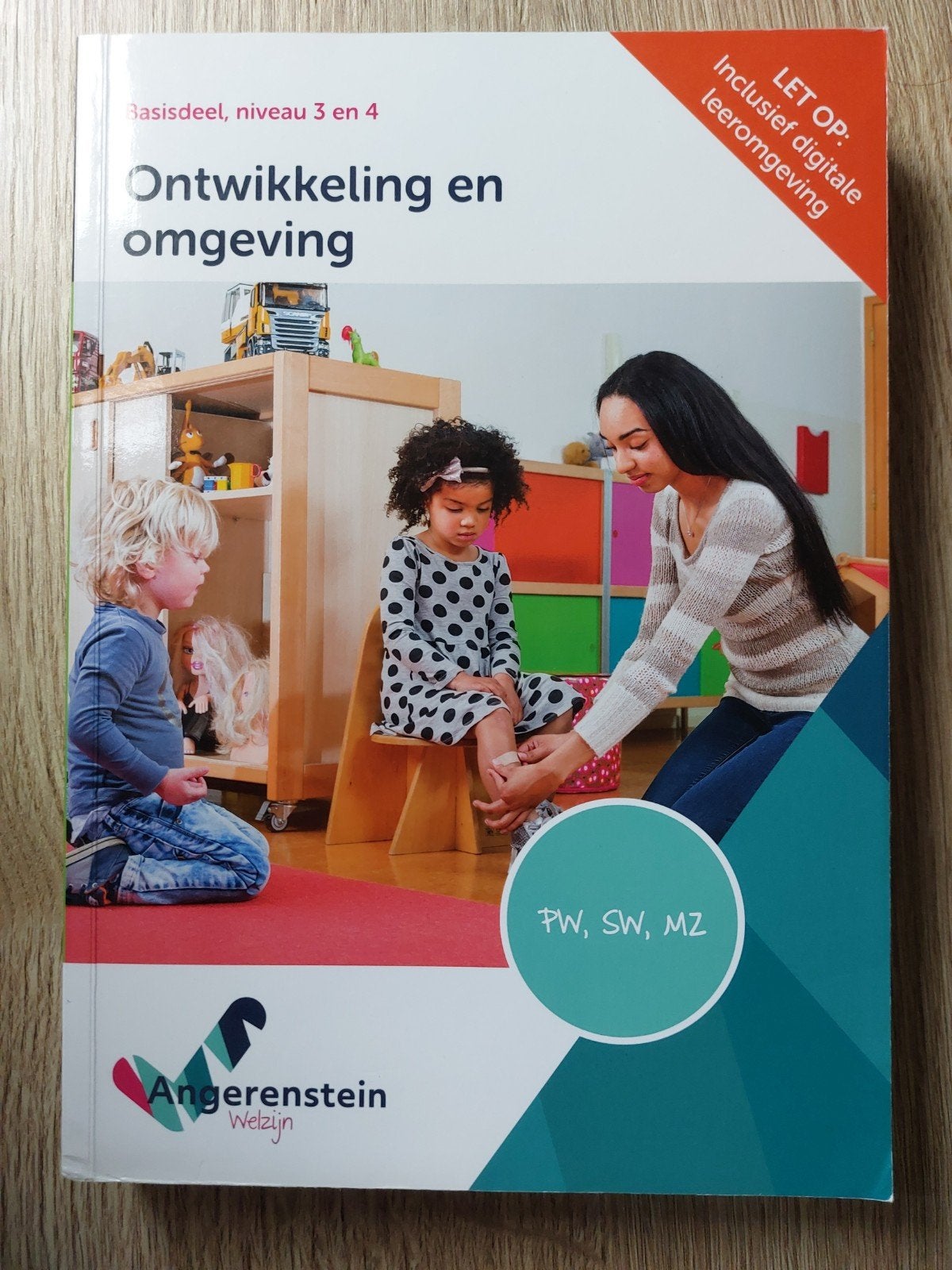 Ontwikkeling en Omgeving - Basisdeel niveau 3 en 4, Boeken, Ophalen of Verzenden, Zo goed als nieuw, MBO, Angerenstein Welzijn