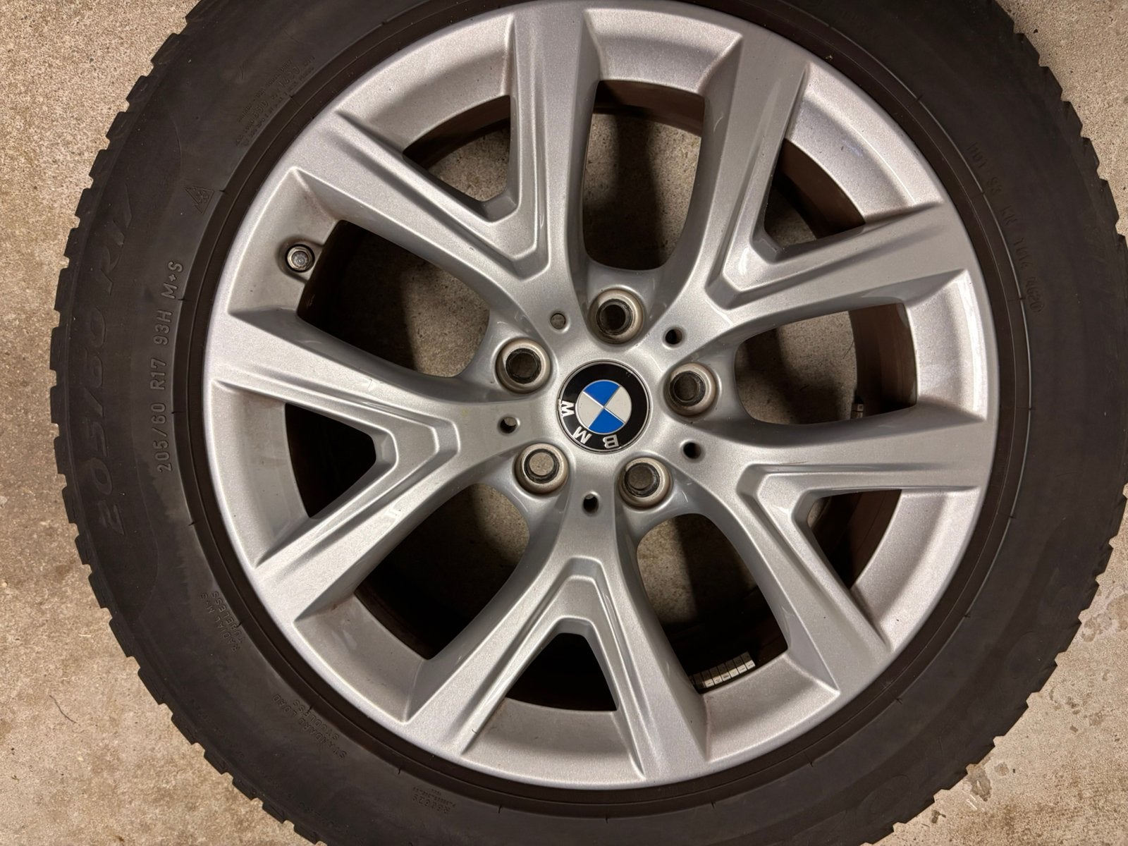 BMW X1 XDrive velgen met winterbanden, Gebruikt, Banden en Velgen, 17 inch, Personenwagen