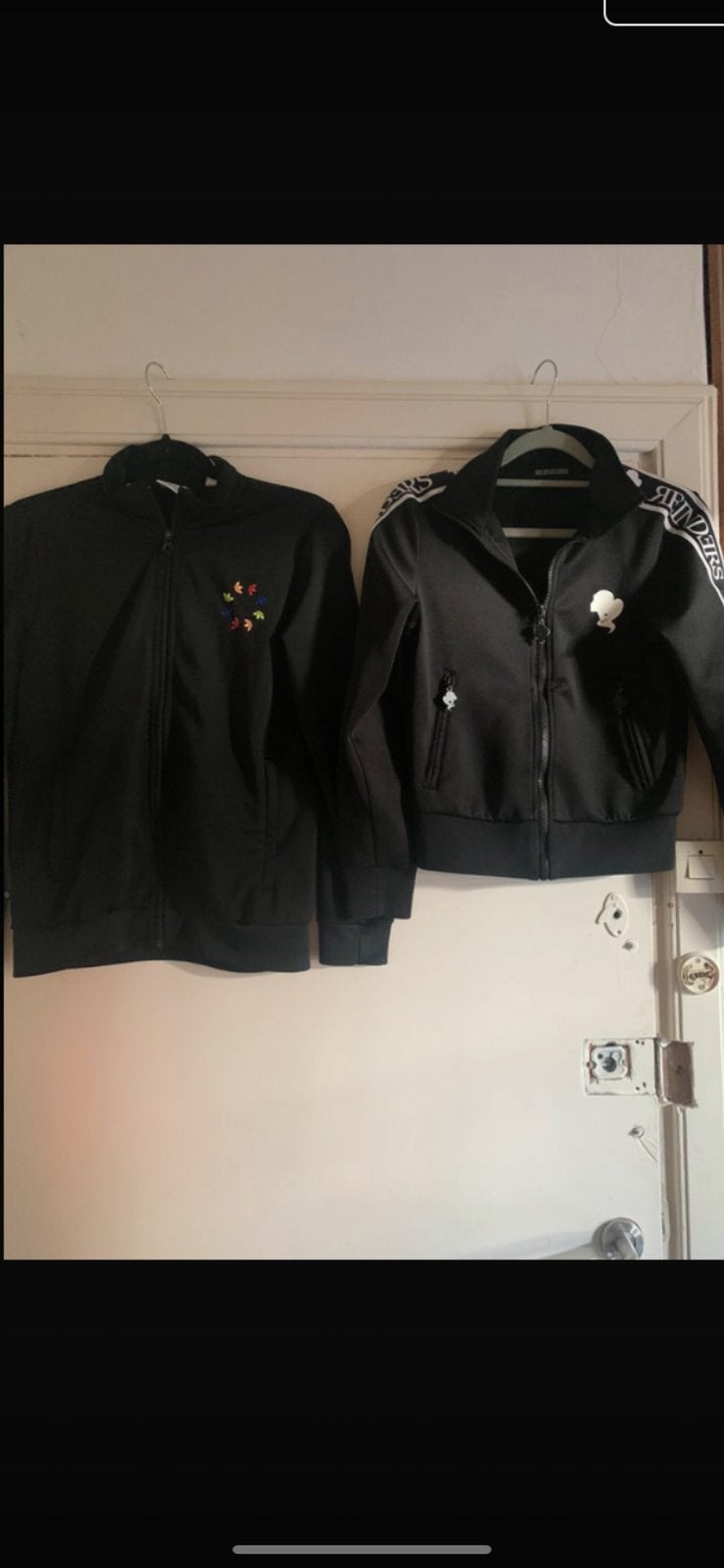 Set van 2 zwarte vesten: Reinders en Adidas - Maat 158/164, Ophalen of Verzenden, Gebruikt, Meisje, Trui of Vest