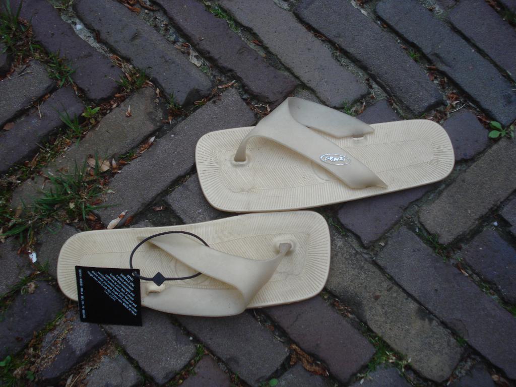 SENSI TEENSLIPPERS BEIGE 37 NIEUW GRATIS VERZENDING PER POST, Slippers, Verzenden, Beige, Sensi Teenslippers 37