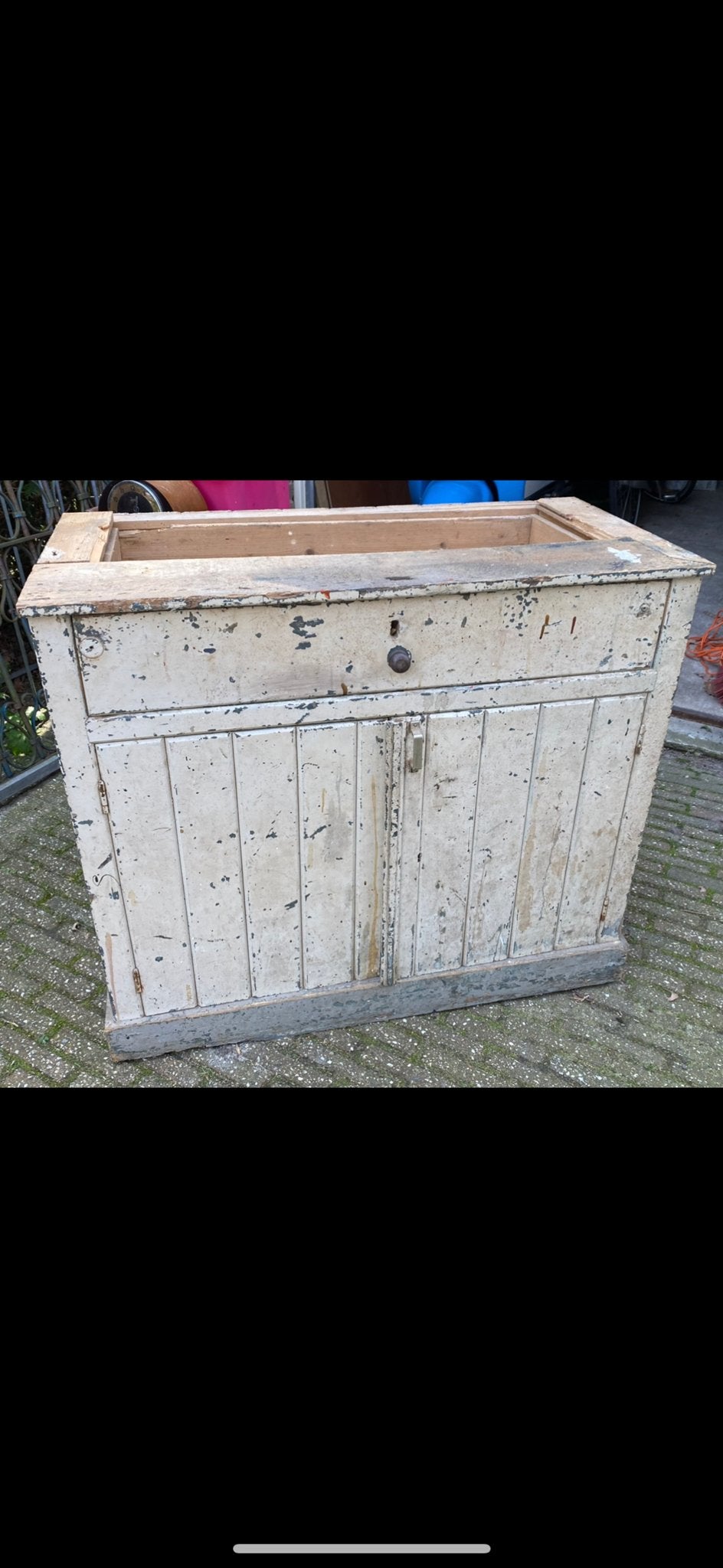 Oude houten kast met houtwormsporen - opknapper, Ophalen