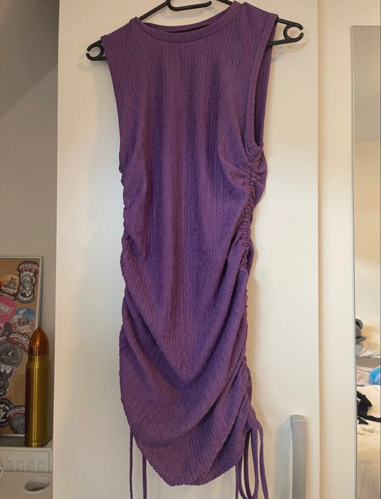Paarse geribbelde jurk met ruches, Kleding | Dames, Maat 38/40 (M), Verzenden, Paars, Zo goed als nieuw