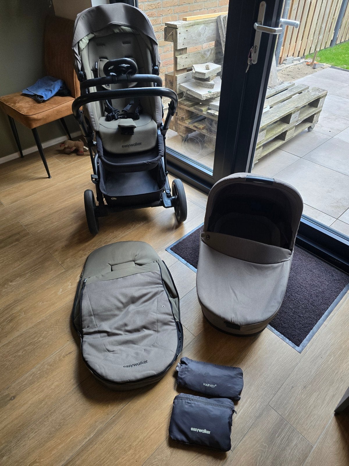 Easywalker Harvey3 Combiwagen met reiswieg en zitje, Kinderen en Baby's, Kinderwagens en Combinaties, Zo goed als nieuw, Combiwagen