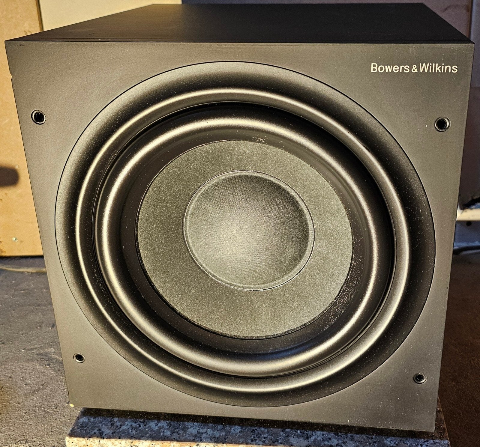B&W ASW610 kwaliteitsubw 200watt 25 cm lange slag,garantie