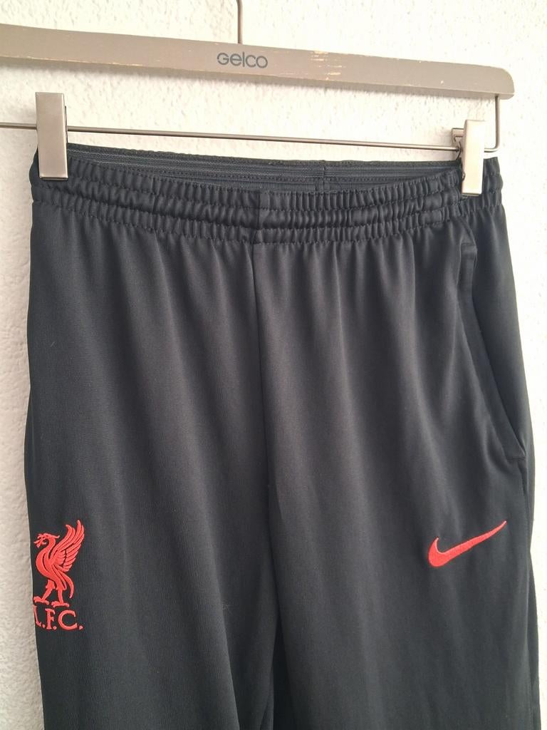 Nike Liverpool FC Trainingsbroek Zwart Maat 170, Kleding | Heren, Sportkleding, Zo goed als nieuw, Voetbal, Maat 56/58 (XL), Zwart