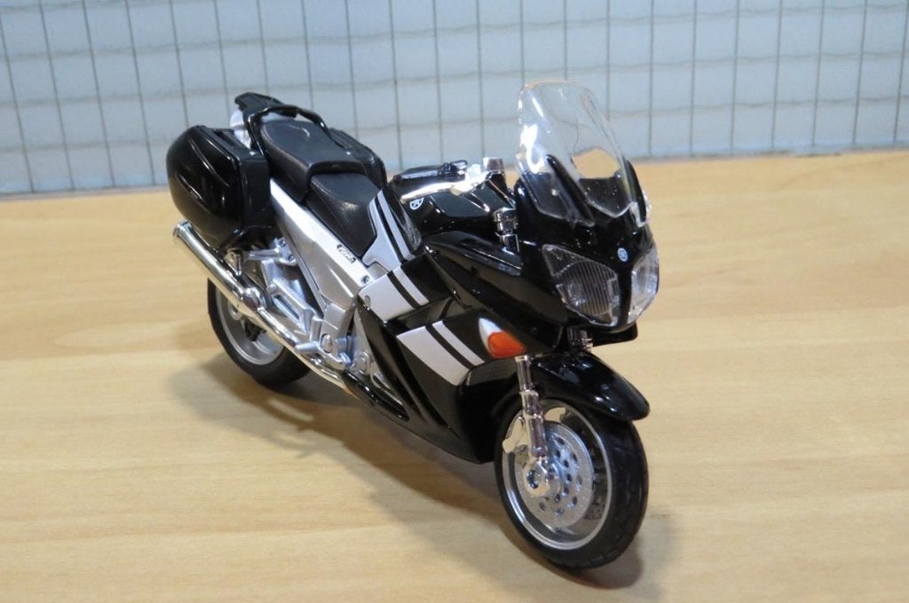 Yamaha FJR1300 1:18 zwart/wit 31300 blister, MayCheong, Maisto, Nieuw, Ophalen of Verzenden