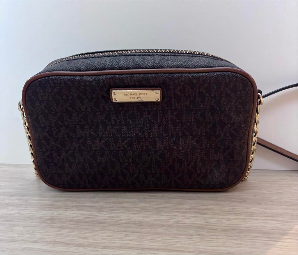 Michael Kors Schoudertasje - Bruin met MK-logo, Sieraden, Tassen en Uiterlijk, Tassen | Damestassen, Ophalen of Verzenden, Gebruikt