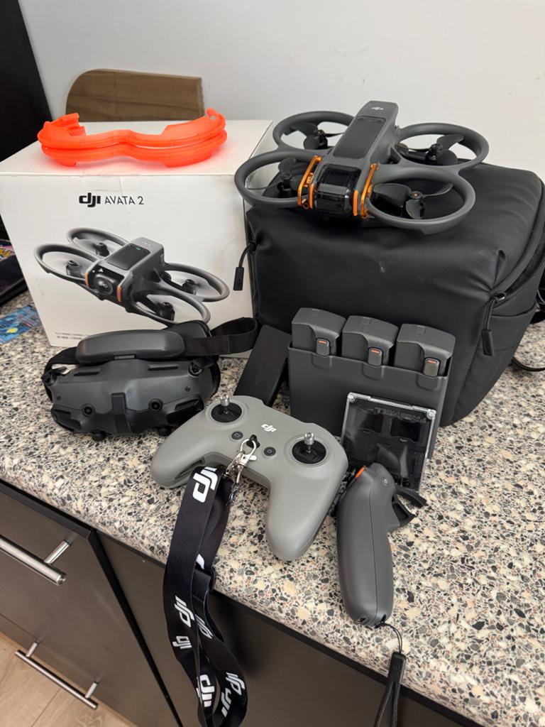DJI Avata 2 Fly More Combo met 3 accu's ,FPV Goggles en MEER, 250 tot 900 gram, Cameradrone, Extra accu('s), Zo goed als nieuw