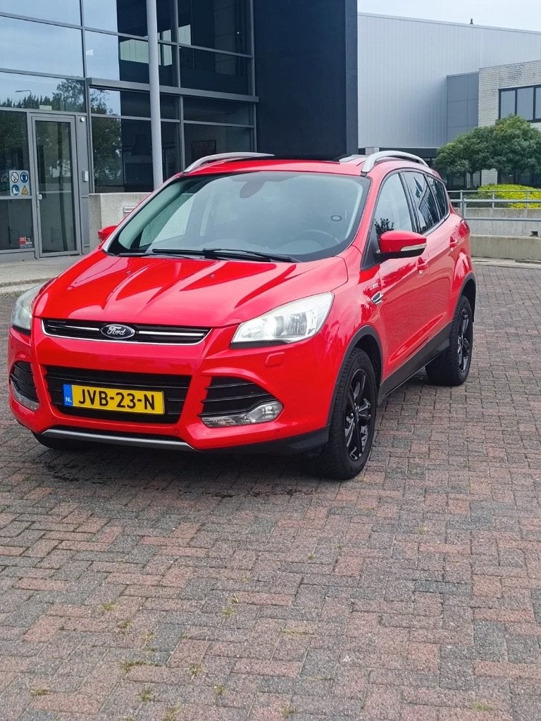 Ford Kuga 1.6 150pk AWD 2014 - Nwe distributie - Panoramadak, Auto's, 15 km/l, Zwart, 4 cilinders, Leder en Stof