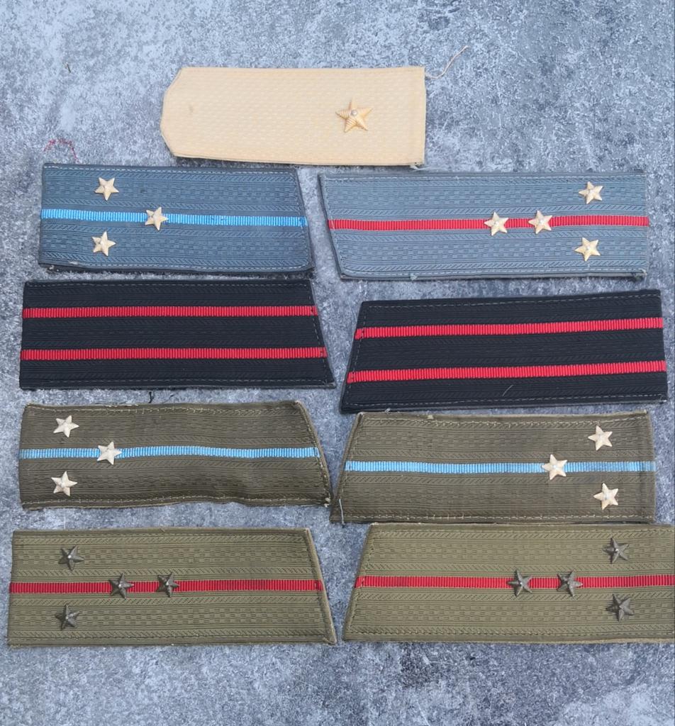 Lot oude Sovjet items, Verzamelen, Militaria | Algemeen, Verzenden, Landmacht, Nederland, Embleem of Badge