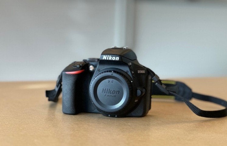 Nikon D5600 body (4.310 clicks), Audio, Tv en Foto, Fotocamera's Digitaal, Accu, Spiegelreflex, Ophalen of Verzenden, Zo goed als nieuw