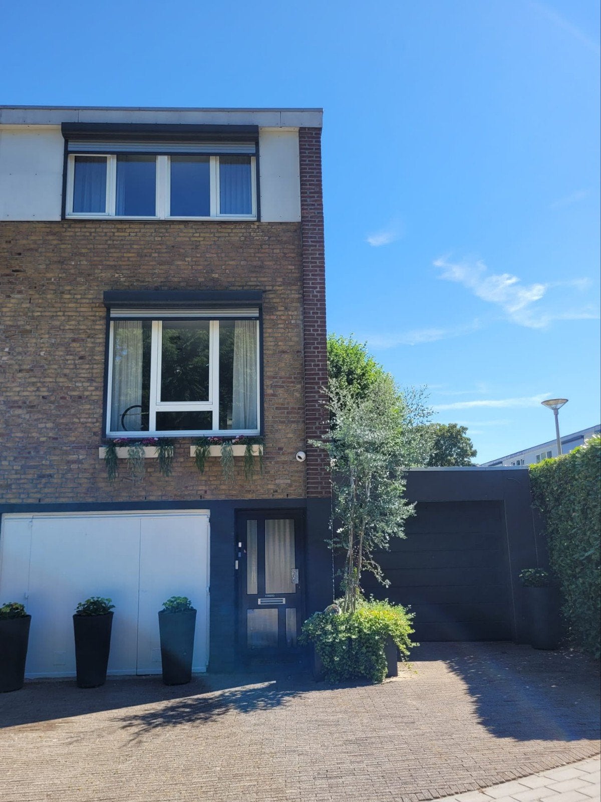 Ideale en instapklare hoekwoning, Hoekwoning, Brunssum, 200 tot 500 m²