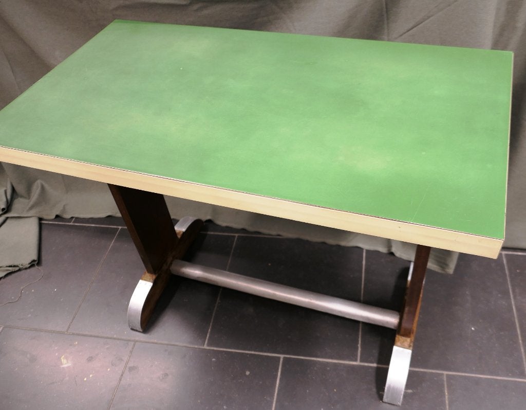 Een bistrotafel met groen formica blad., Ophalen