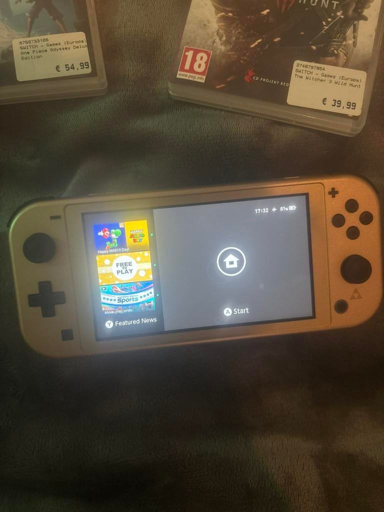 Nintendo Switch Lite met twee spellen, Spelcomputers en Games, Spelcomputers | Nintendo Switch Lite, Zo goed als nieuw, Grijs