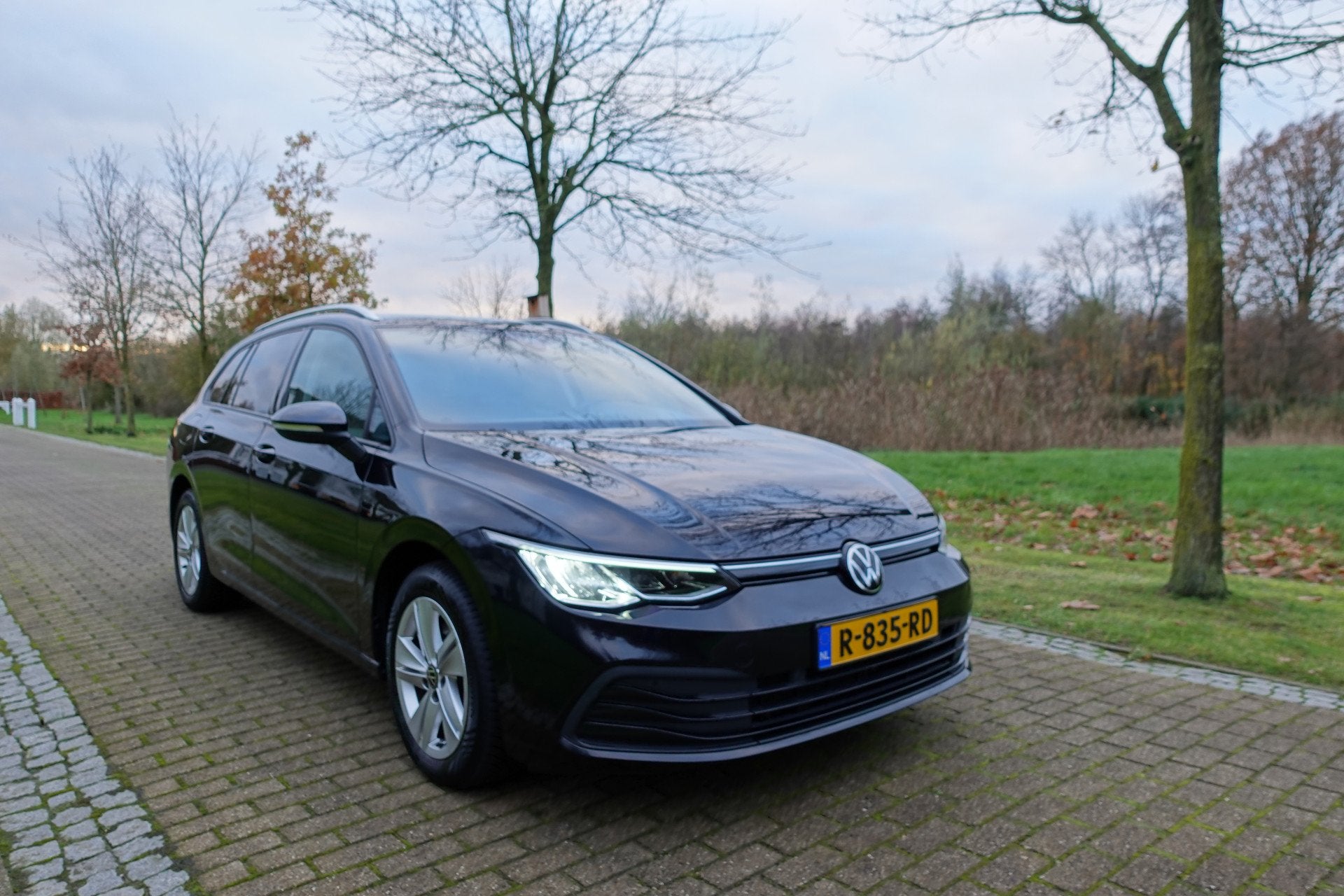 Volkswagen Golf Variant 1.5 eTSI R-Line | Trekhaak | Stoelve, 12 maanden, Euro 6, 4 cilinders, Zwart