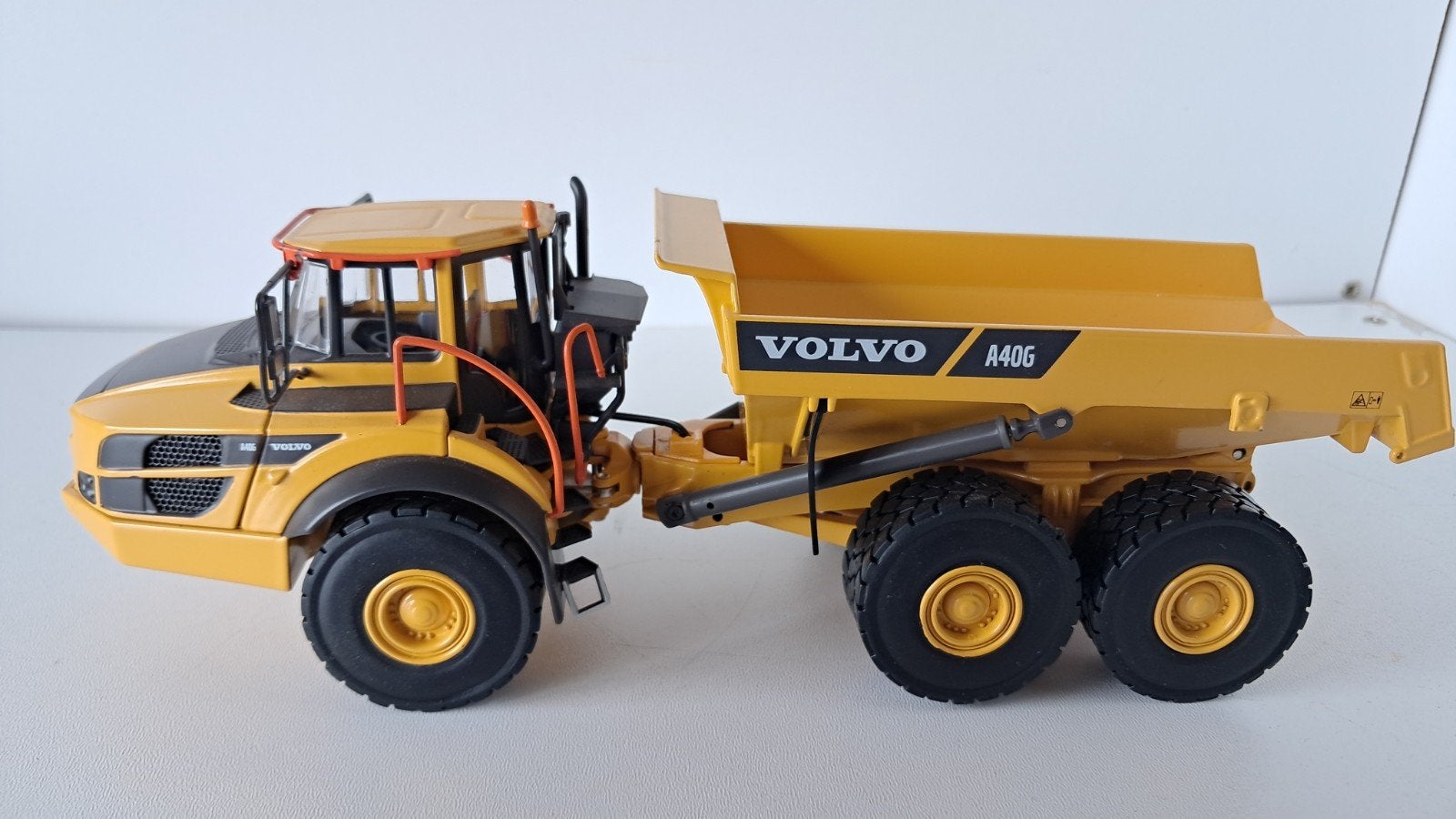 Volvo A40G knikdumper motorart, Hobby en Vrije tijd, Modelauto's | 1:50, Ophalen of Verzenden, Zo goed als nieuw, Hijskraan, Tractor of Landbouw