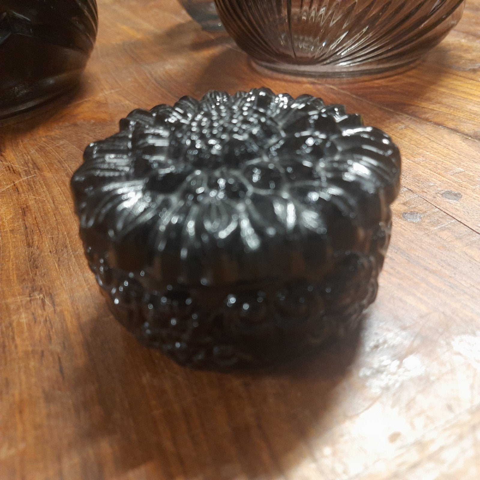 Zwart glazen Curt Schlevogt doosje uit de Art Deco-periode., Antiek en Kunst, Antiek | Glas en Kristal, Ophalen of Verzenden