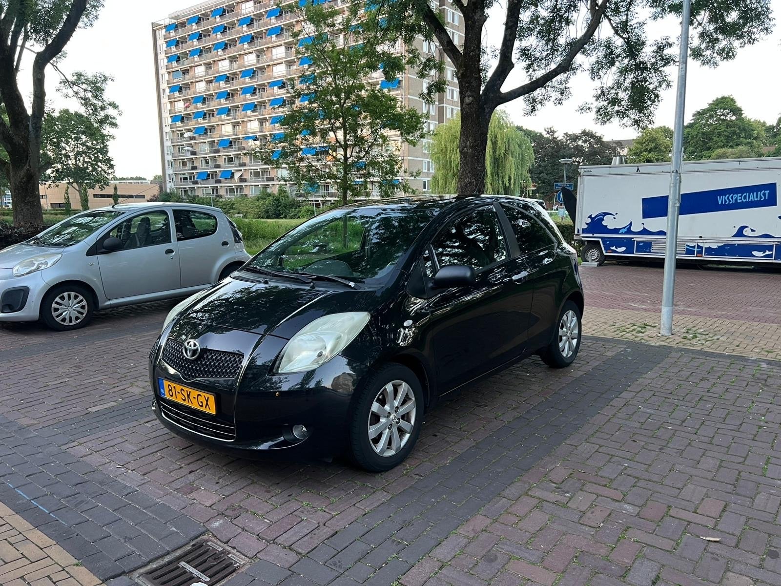 Toyota Yaris 1.3 16V Vvt-i 3DR 2006 Zwart, Auto's, Voorwielaandrijving, 40 €/maand, 4 cilinders, 995 kg