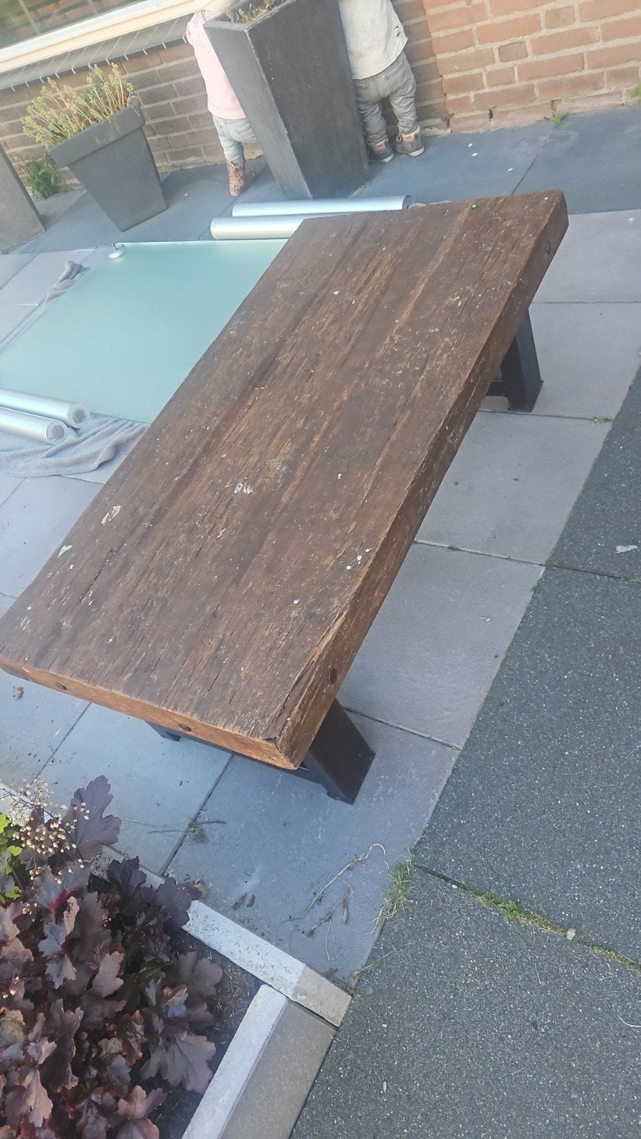 Robuuste houten salontafel voor buiten, Huis en Inrichting, Ophalen, Gebruikt, 100 tot 150 cm, 50 tot 100 cm