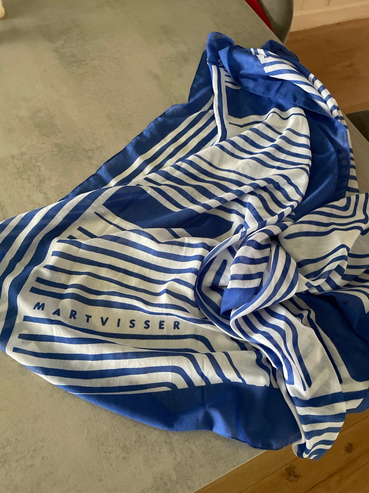 Mart Visser  Officiële uniformsjaal KLM, Ophalen of Verzenden, Zo goed als nieuw, Sjaal