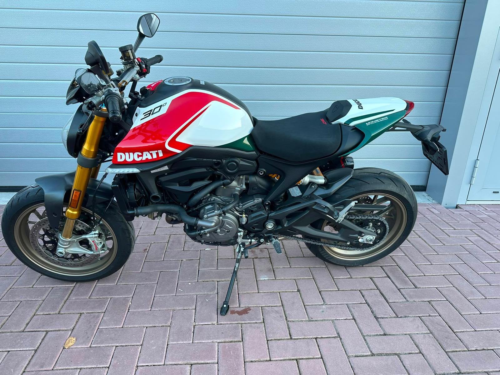Ducati Monster 30 Anniversario 2024 134/500, < 500km, nieuw, Motoren, 2 cilinders, Bedrijf, Meer dan 35 kW, Quickshifter