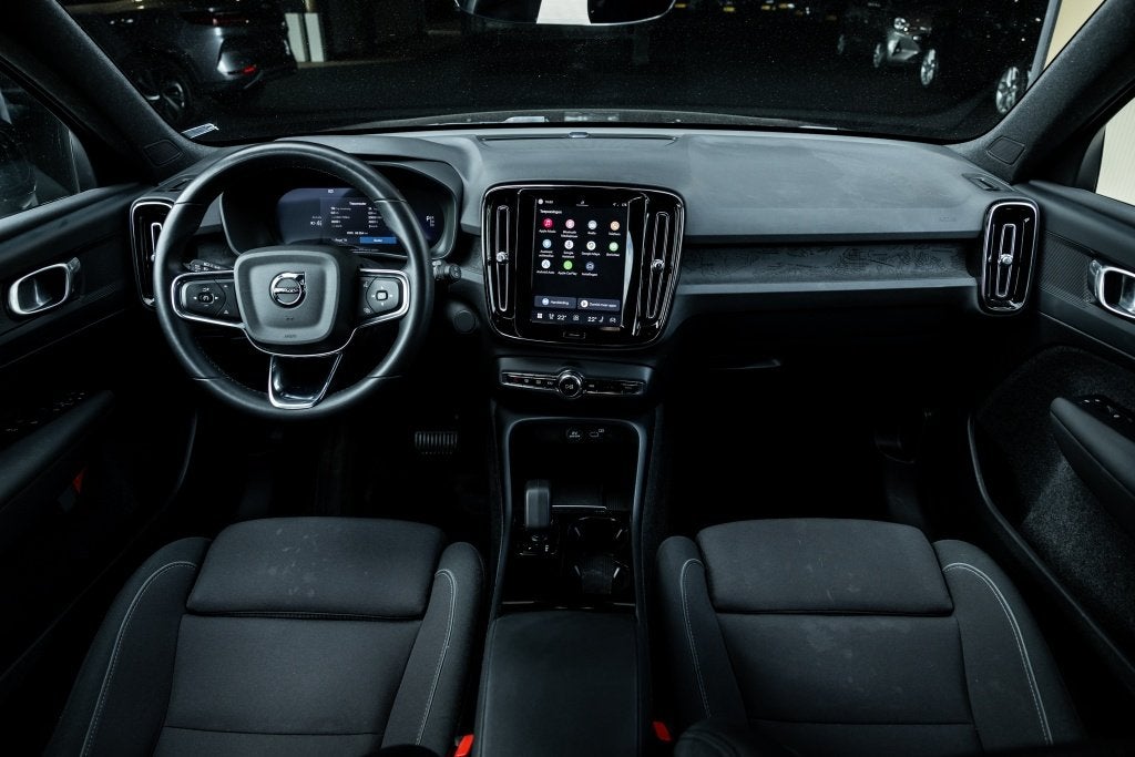 Volvo XC40 Extended Plus 82 kWh (bj 2023, automaat), Auto's, 12 maanden, Gebruikt, Zwart, Zwart