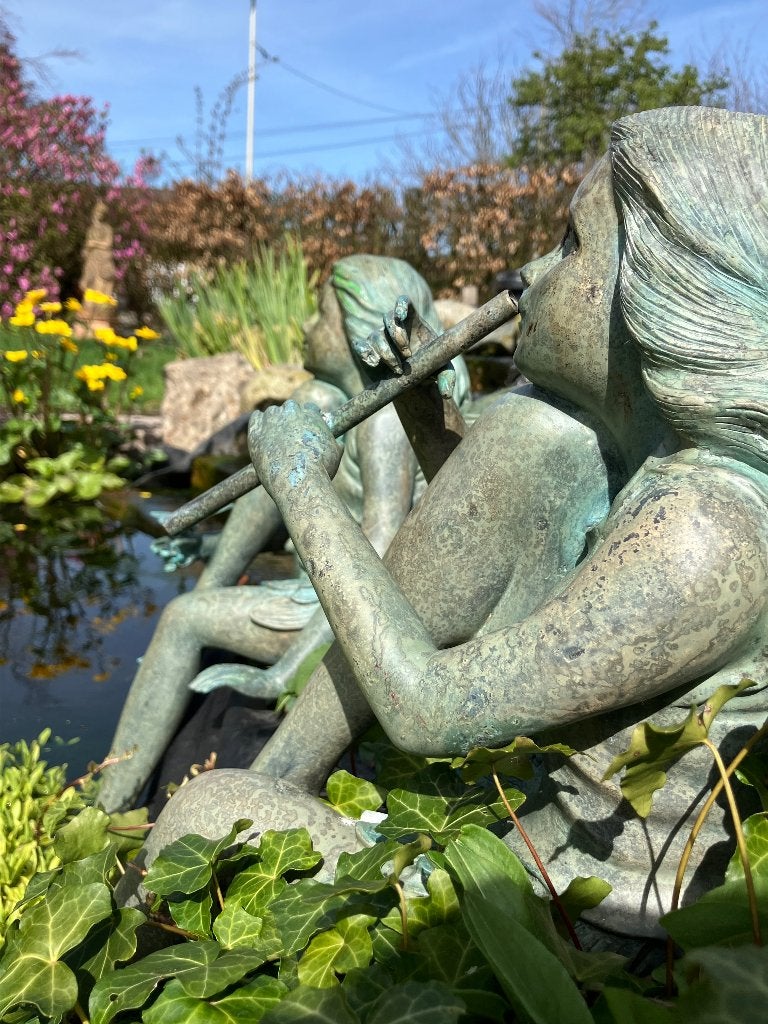 2 prachtige tuinbeelden / elfen in Brons, Ophalen, Zo goed als nieuw, Metaal, Engelenbeeld