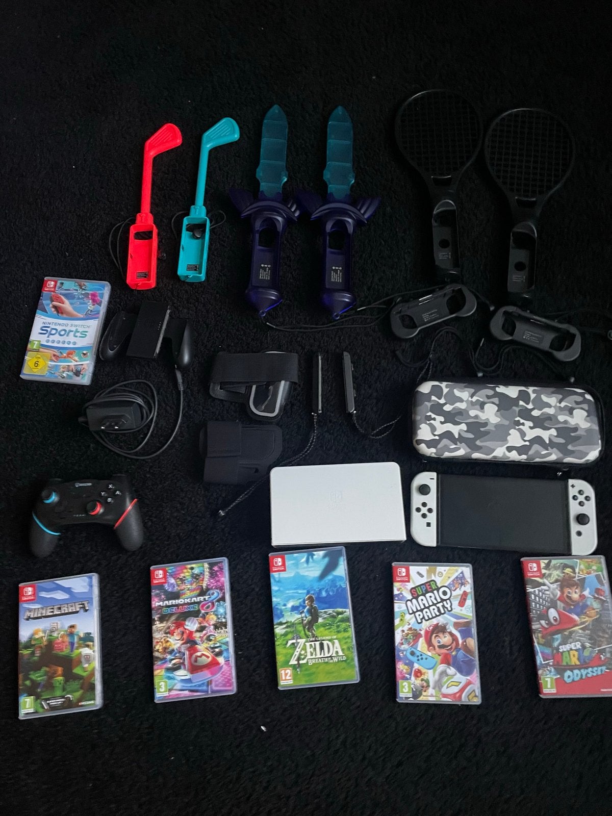 Nintendo Switch OLED met 6 games en accessoires, Spelcomputers en Games, Spelcomputers | Nintendo Switch, Switch OLED, Met games
