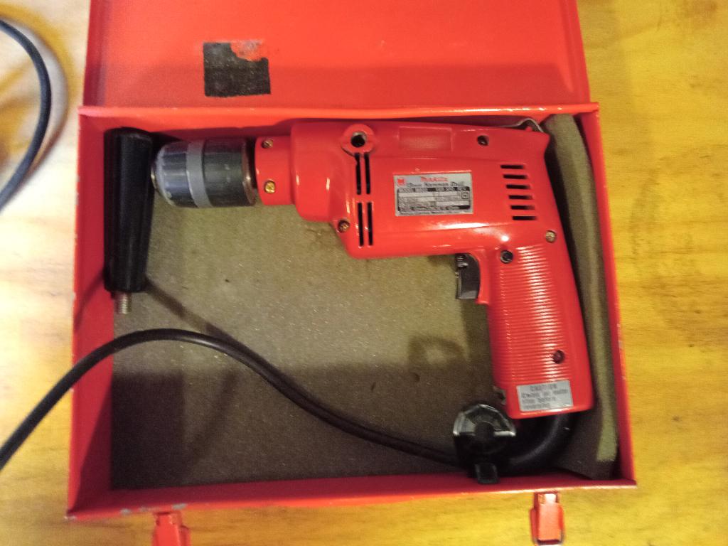 Makita 13mm Hammer Drill GEEN BOORHAMER !, Ophalen of Verzenden, Variabele snelheid, 400 tot 600 watt, Zo goed als nieuw
