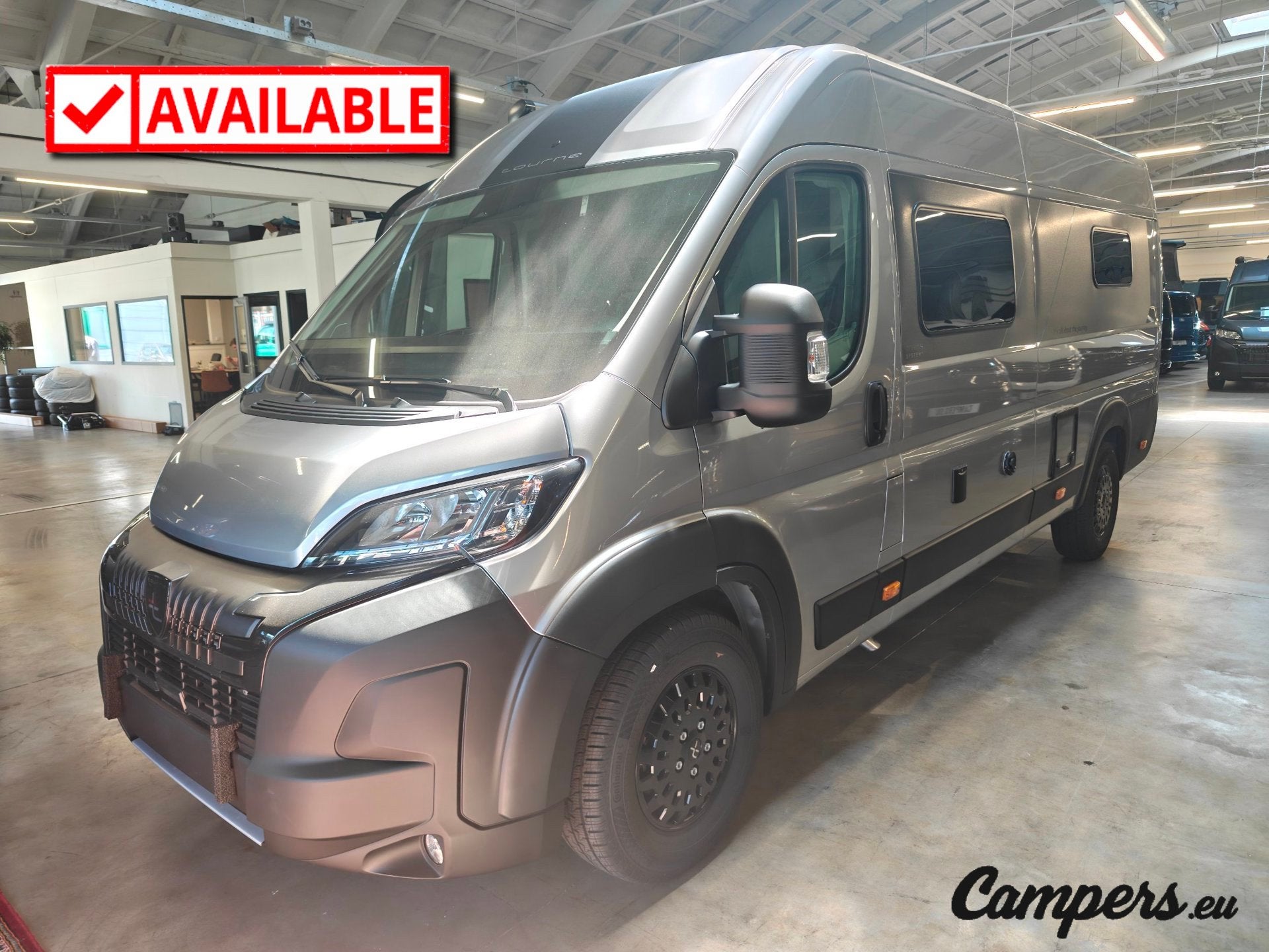 Tourne Mobil 6.4 Cruise 180PK Automaat - ALL SEASON, Caravans en Kamperen, Buscamper of Camperbus, Elektrische ramen, Airconditioning