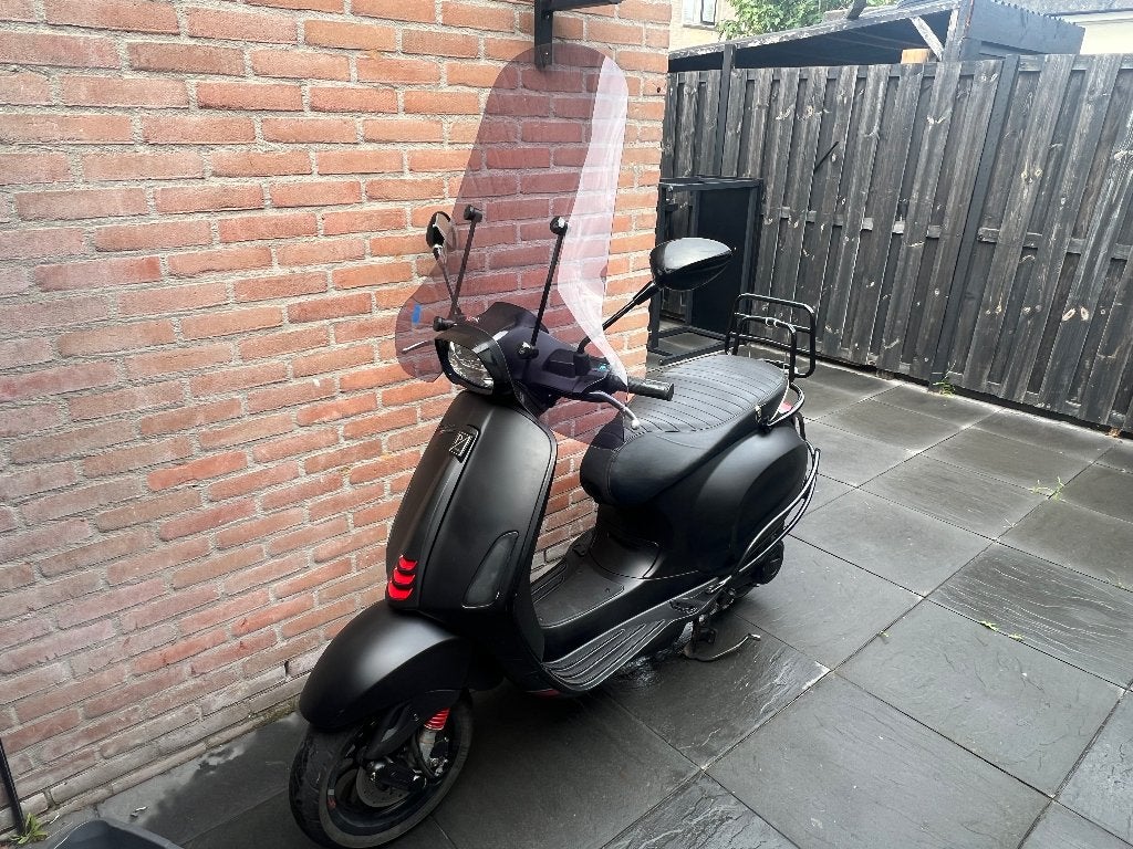 Vespa sprint 2021 E5 | mat zwart, Fietsen en Brommers, Scooters | Vespa, Ophalen of Verzenden, Zo goed als nieuw, Benzine, Vespa S