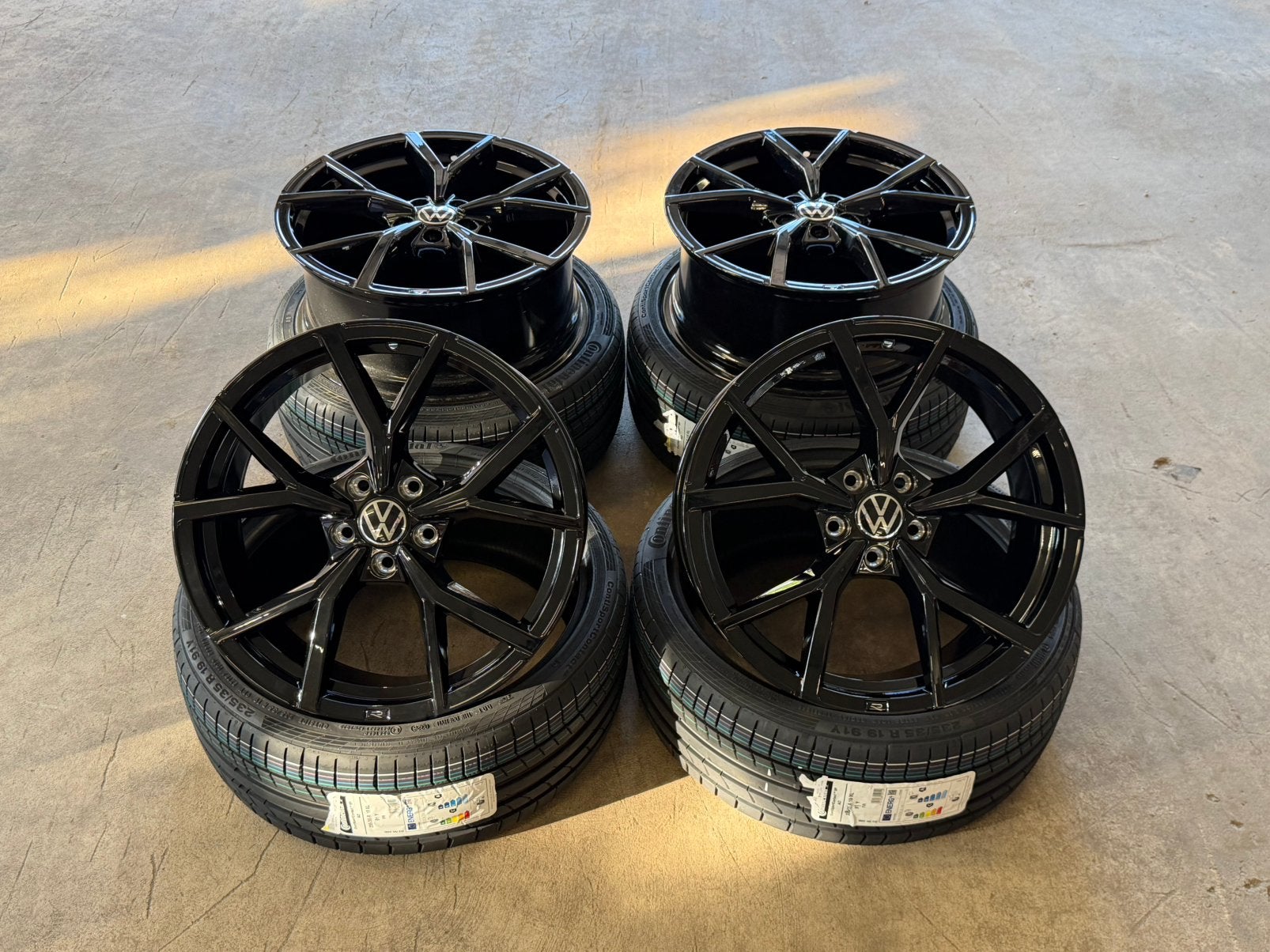 19'' Volkswagen Golf 8 GTI / R Estoril OEM NIEUW, Banden en Velgen, Nieuw, 235 mm, Personenwagen