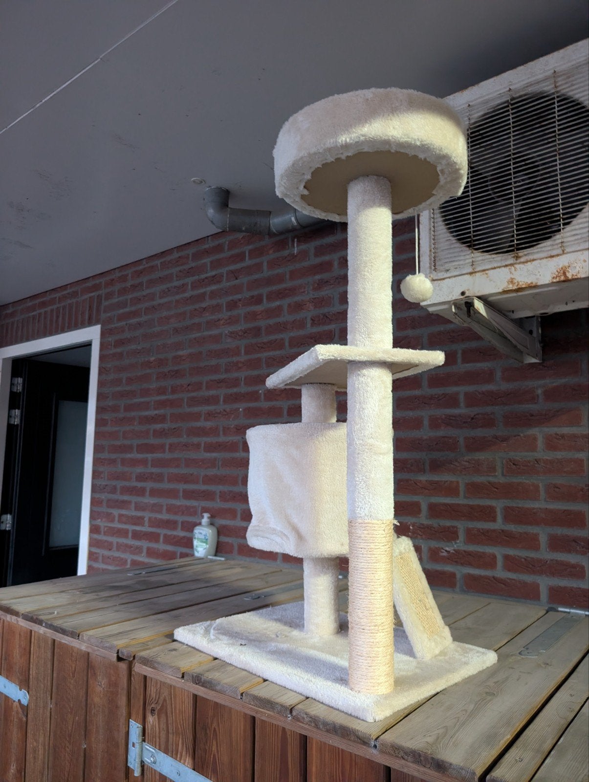 katten krabpaal, Ophalen