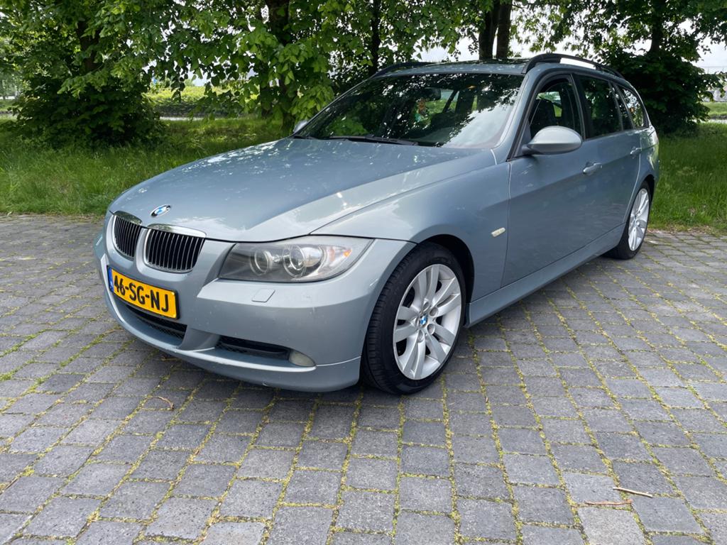 BMW 3-Serie 2.0 I 320 i150 Pk! Panoramadak!, 13 km/l, Achterwielaandrijving, 1995 cc, Zwart