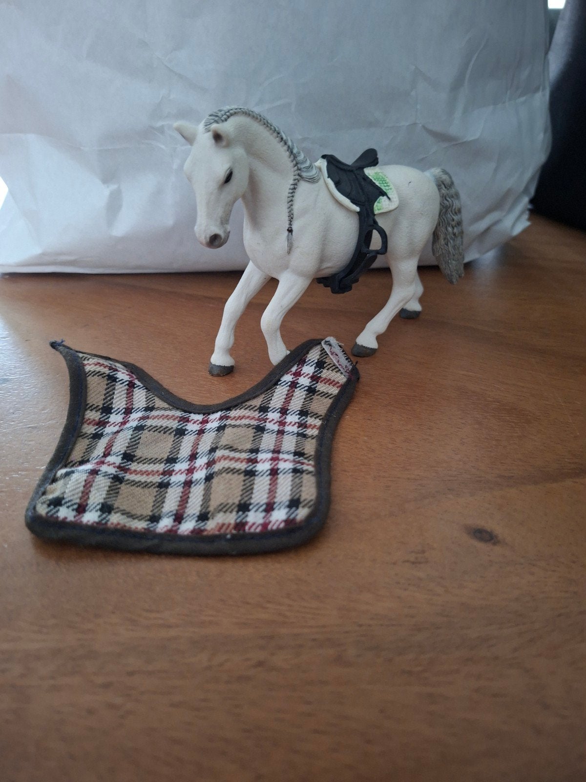 Schleich Paard met Zadel en Geruit Kleed, Ophalen of Verzenden, Zo goed als nieuw, Jongen of Meisje