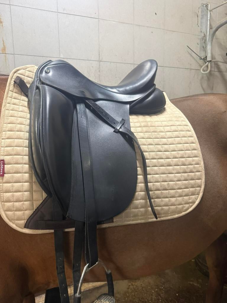 Km dressage deluxe dressuur zadel zgan, Ophalen of Verzenden, Zo goed als nieuw, Dressuur