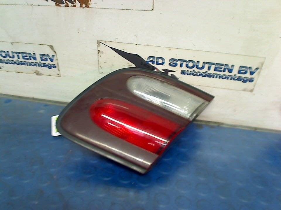 Achterlicht Rechts BINNEN Nissan Almera (N15) 2000 E139254, Auto-onderdelen, Gebruikt, Germany@nissan-services.eu, Kronenweg 38, Wesseling 50389, , Duitsland