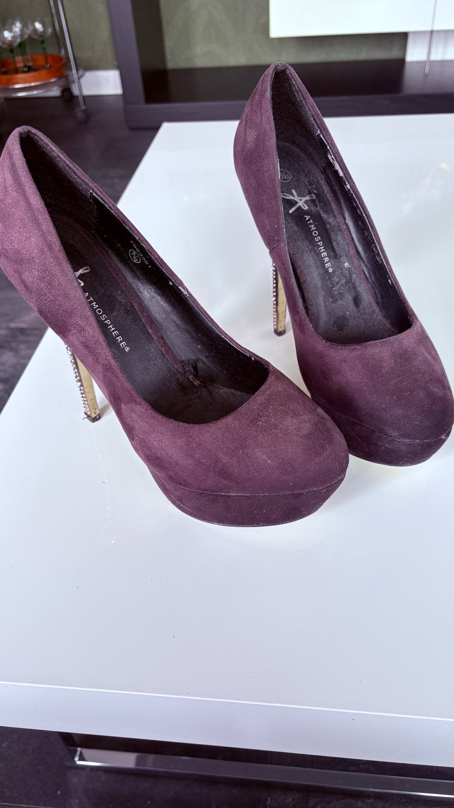 Paarse suède pumps met versierde hak, maat 42     42, Ophalen of Verzenden, Gedragen, Overige kleuren, Pumps