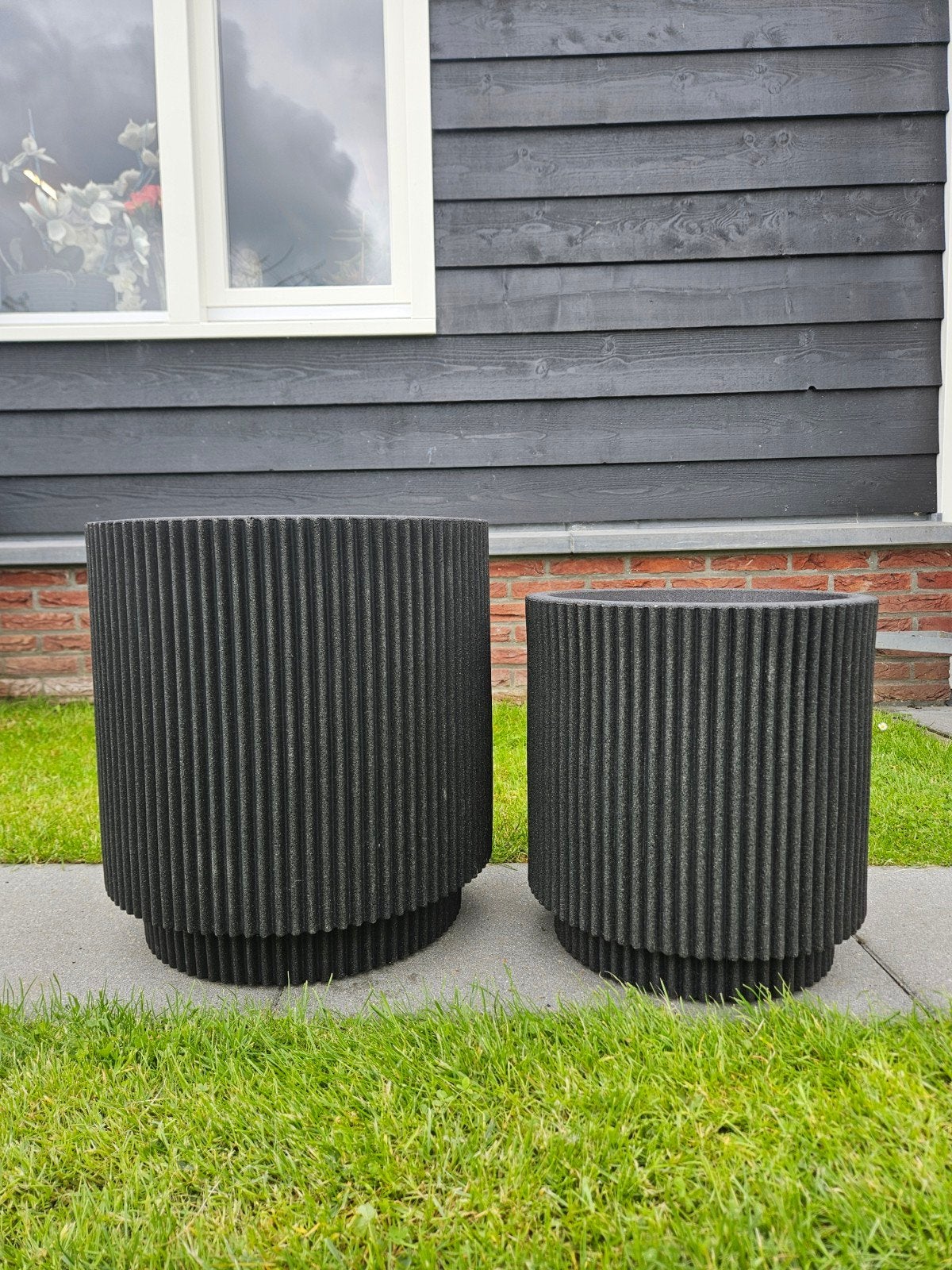 Nieuwe set Capi bloempot Vaas cilinder Groove kleur zwart, Tuin en Terras, Kunststof, Capi, Rond, Nieuw