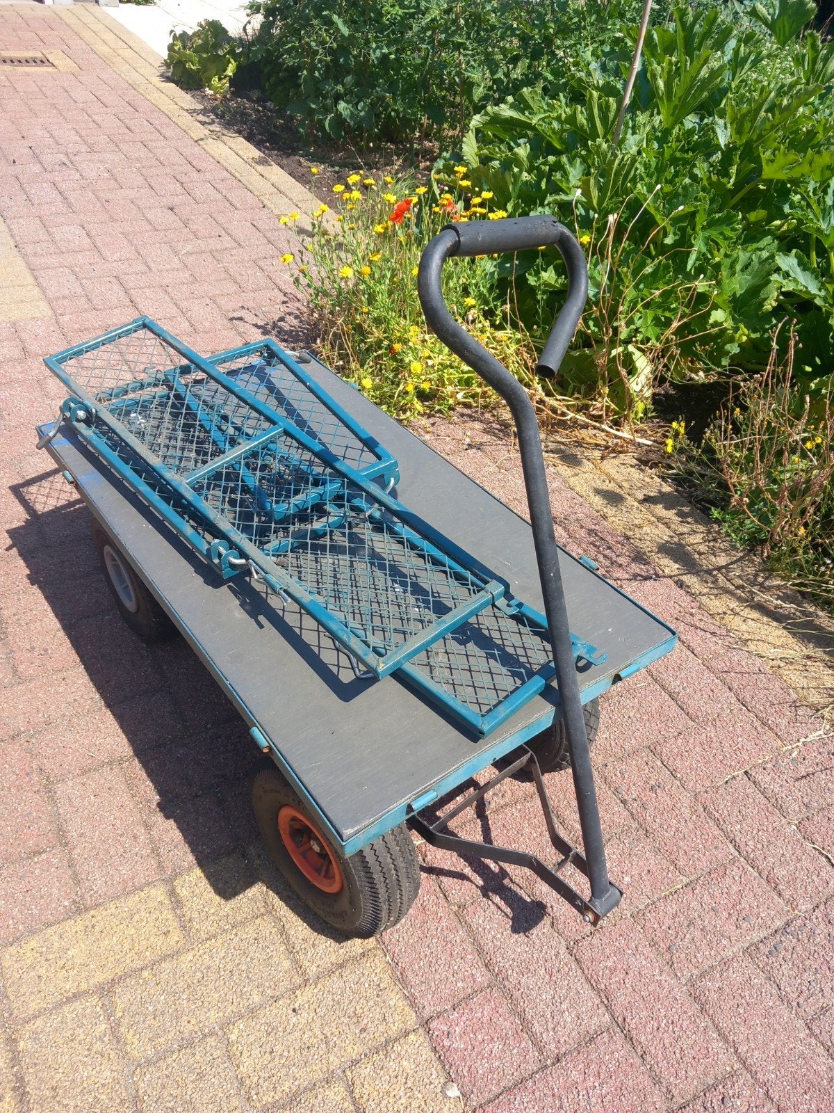 Bolderwagen met metalen frame en hekje, rubberen banden, Ophalen