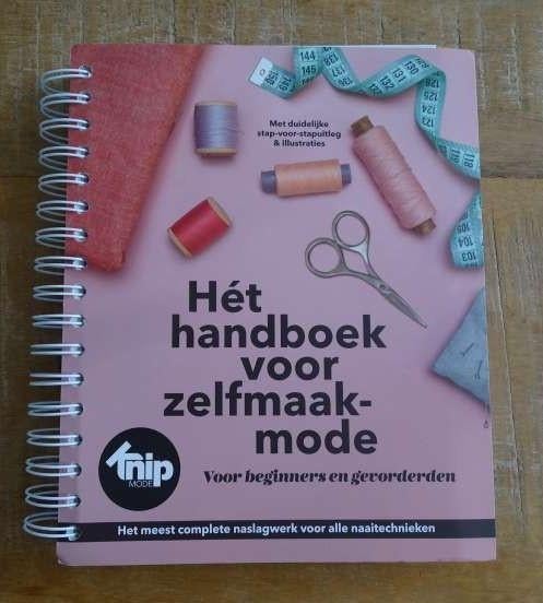 Knipmode Het handboek voor zelfmaakmode (5e druk 2021), Anneke Smit, Vera Mensch, Verzenden, Zo goed als nieuw, Borduren en Naaien