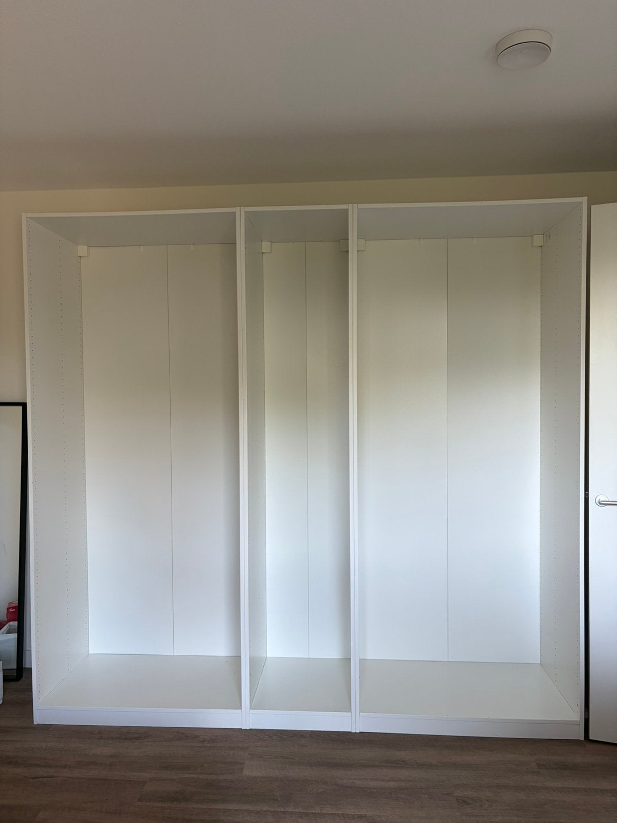 Grote witte kledingkast met lades en hangruimte, 200 cm of meer, Ophalen of Verzenden, Zo goed als nieuw, 200 cm of meer