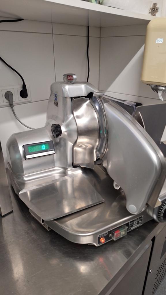 Berkel snijmachine 834S met weegschaal, Ophalen, Gebruikt