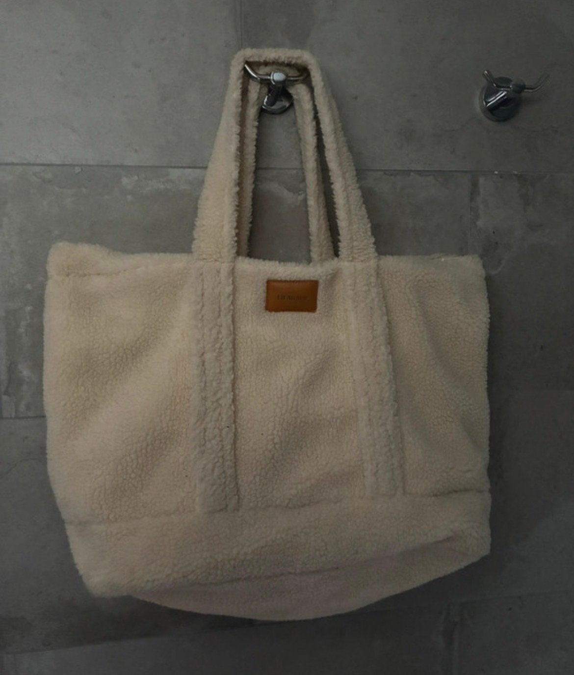 Crèmekleurige teddy shopper tas van Lil Atelier, Ophalen of Verzenden, Zo goed als nieuw, Beige, Shopper