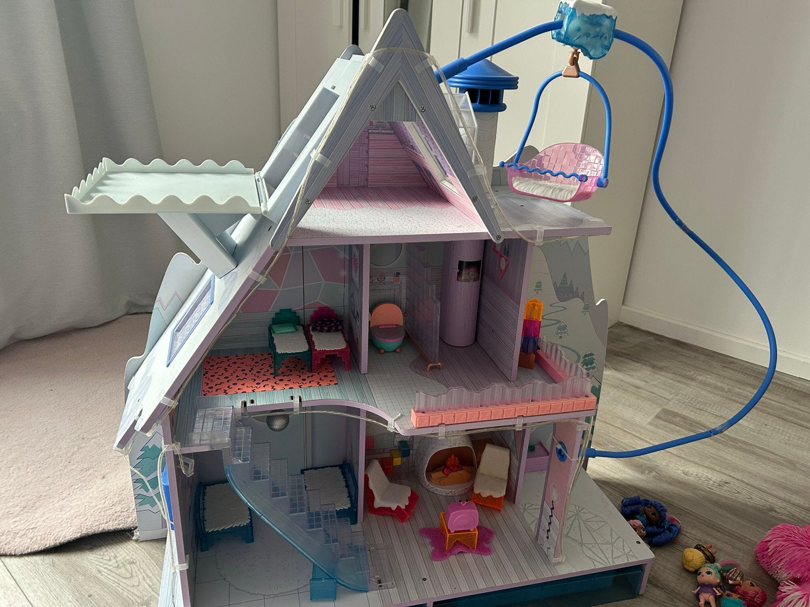 L.O.L. Surprise! Winter Disco Chalet Poppenhuis & Poppetjes, Kinderen en Baby's, Speelgoed | Poppenhuizen, Ophalen, Gebruikt, Poppenhuis