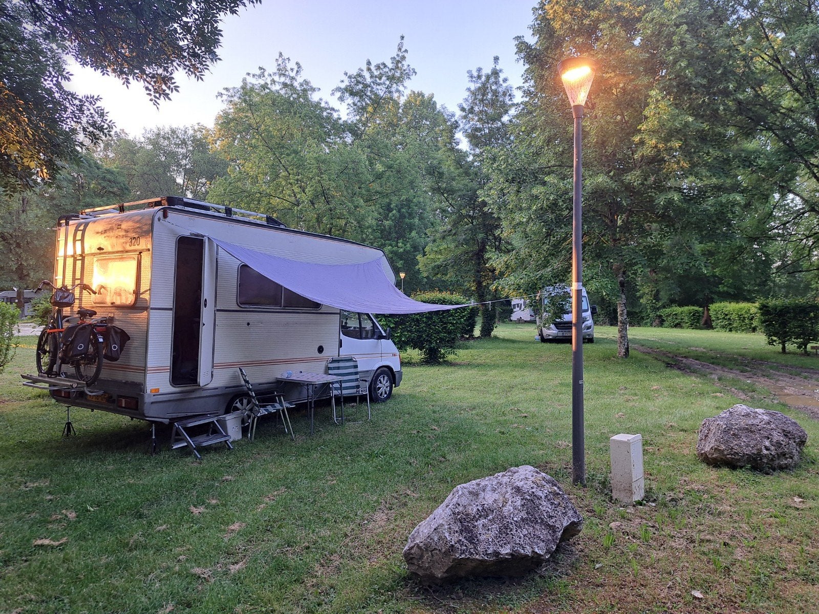 Compacte Alkoof Camper - Ideaal voor avontuurlijke reizen, Particulier, Half-integraal, Ford