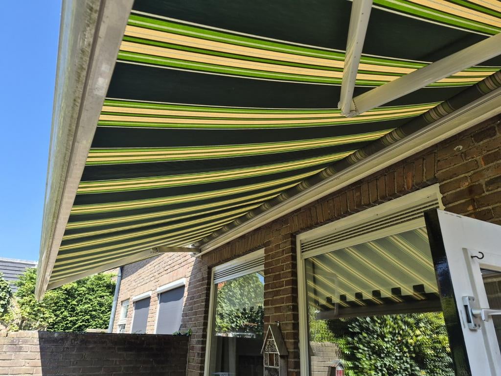 Zonnescherm, Ophalen, Gebruikt, 450 cm of meer, Elektrisch