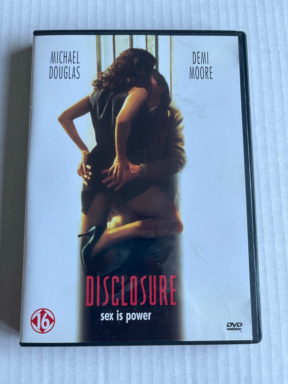 Disclosure DVD - Michael Douglas & Demi Moore (1994), Cd's en Dvd's, Dvd's | Thrillers en Misdaad, Psychologische thriller, Vanaf 16 jaar