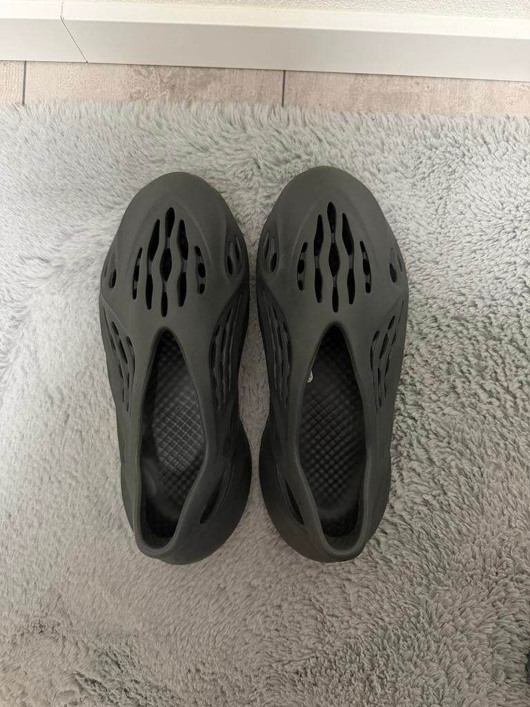 YEEZY FOAM RUNNERS HEREN ZWART (MAAT 46 VALT ALS 44), Kleding | Heren, Schoenen, Slippers, Zwart, Nieuw, Ophalen of Verzenden