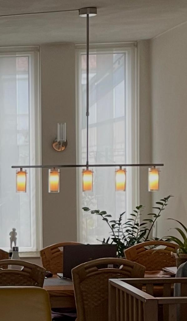 Strakke Hanglamp – 5 lichtbronnen (Metaal/Wit Glas), Huis en Inrichting, Lampen | Hanglampen, Ophalen, Zo goed als nieuw, Glas